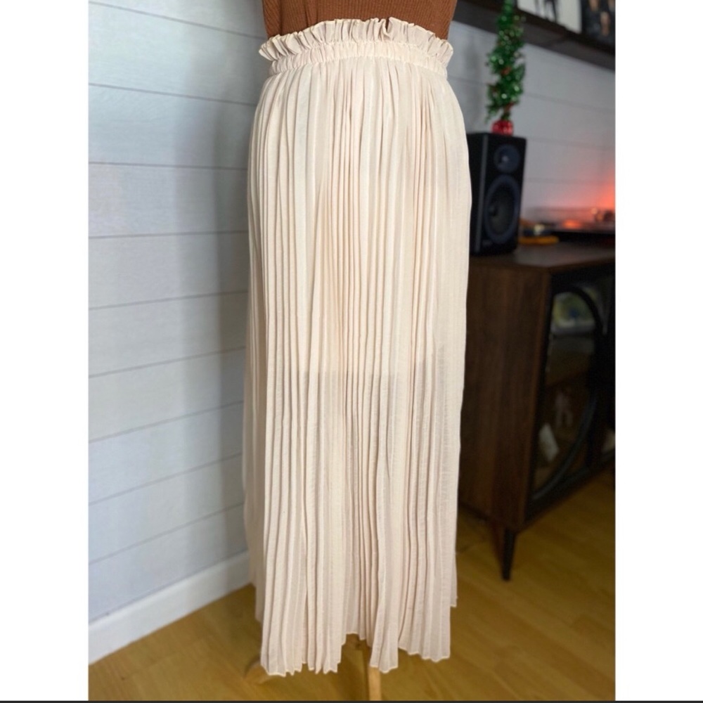 Two pleated chiffon skirts, medium small/medium